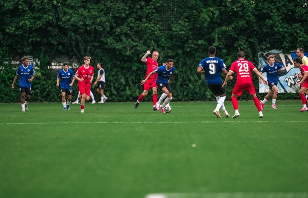 Bild zur Schlagzeile: U21 unterliegt Rheine, U19 und U17 gewinnen auswärts