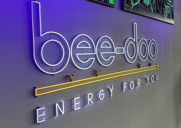 Bild zur Schlagzeile: Flutlicht an für bee-doo