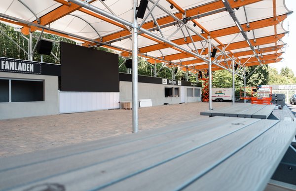 Bild zur Schlagzeile: Krombacher Biergarten öffnet gegen Cottbus