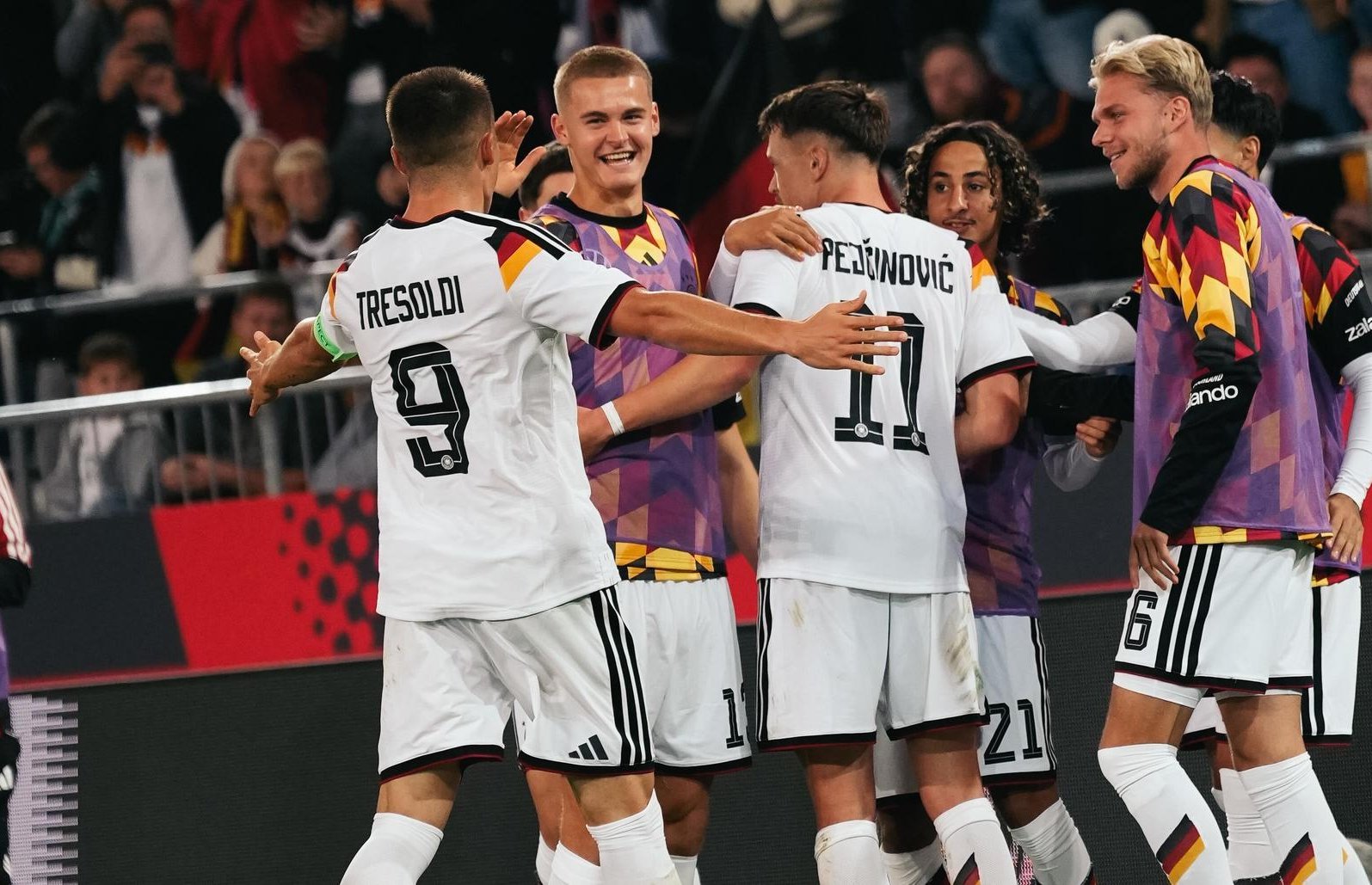 Hintergrund-Bild zur Schlagzeile: U21 schlägt Georgien vor Rekordkulisse
