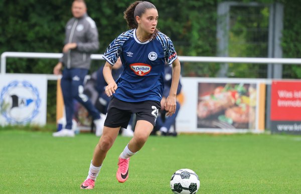Bild zur Schlagzeile: Frauen auswärts in Köln gefordert